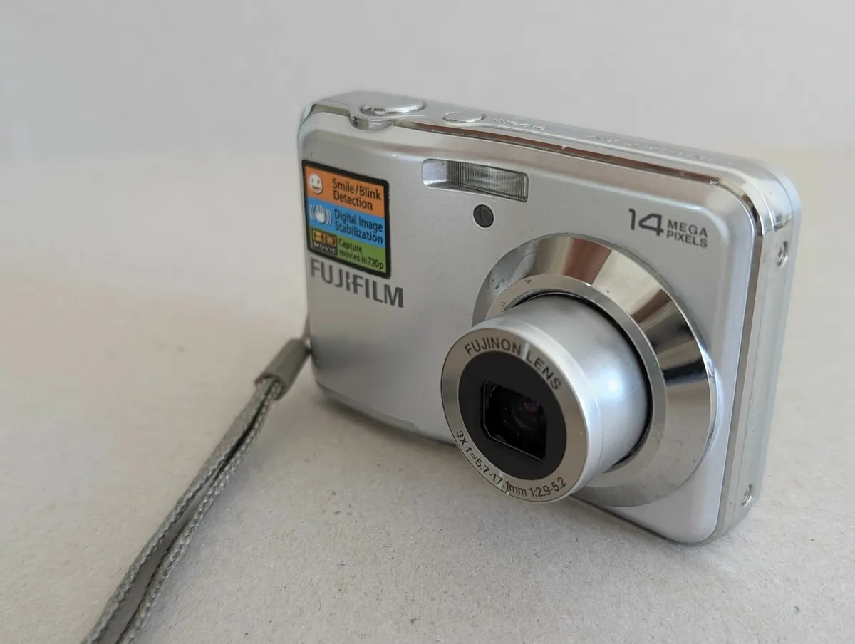 Fujifilm AV200 - CCD Digicam in Very Good Conditio - Image 2