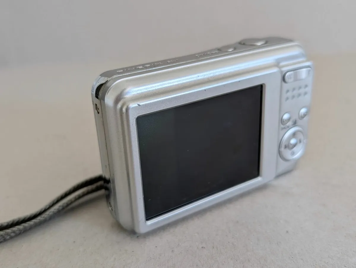 Fujifilm AV200 - CCD Digicam in Very Good Conditio - Image 4