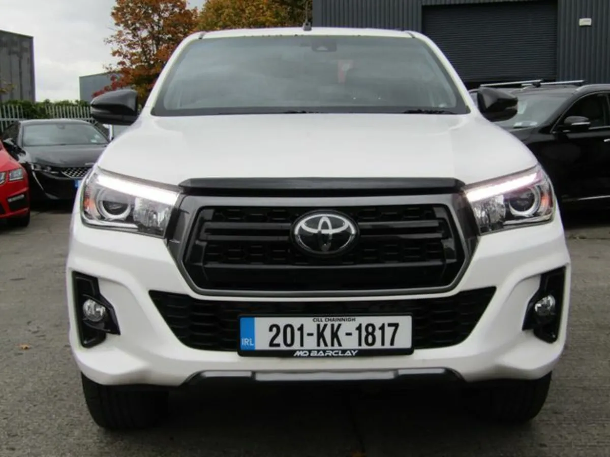 Toyota Hilux 2.4D4D Invinc 150BHP D/C 4DR Auto.(24 - Image 2