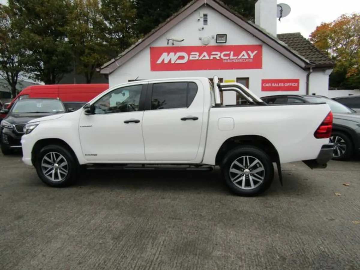 Toyota Hilux 2.4D4D Invinc 150BHP D/C 4DR Auto.(24 - Image 4