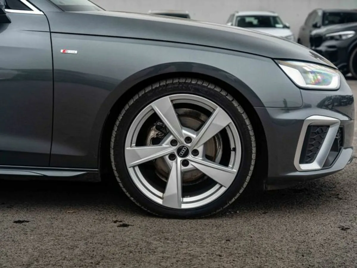 Audi A4 AVANT TDI S LINE - Image 3