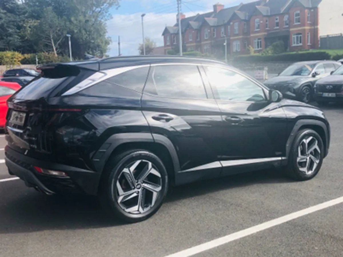 Hyundai Tucson Executive Plus 1.6 Hybrid Automatic - Image 3