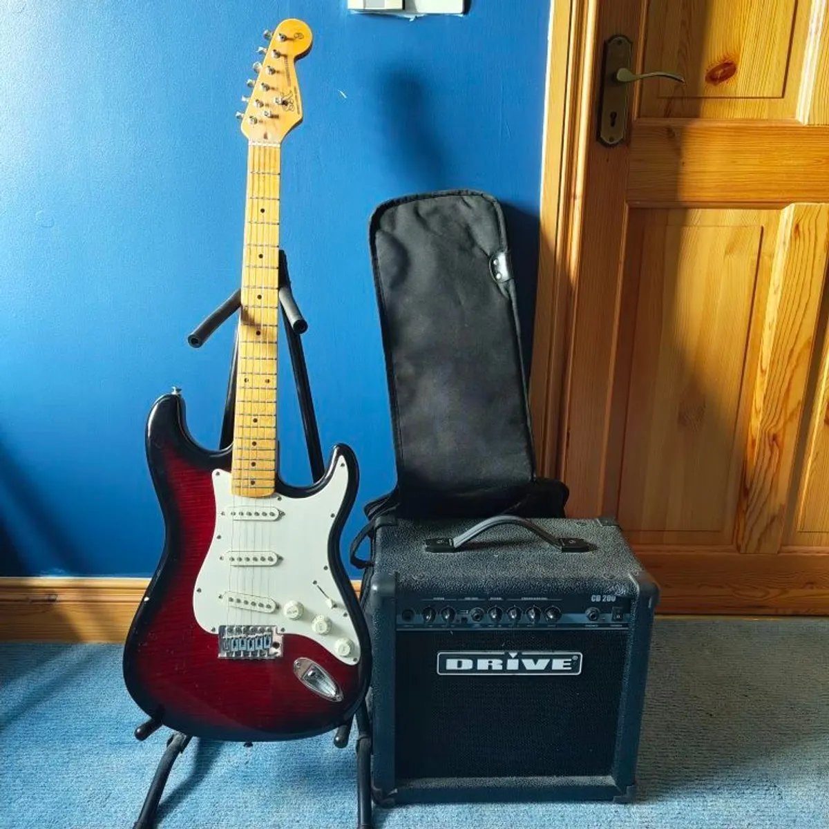Complete Electric Guitar Starter Pack, Guitar, Amp, Cable, Stand, Gig bag. - Image 1
