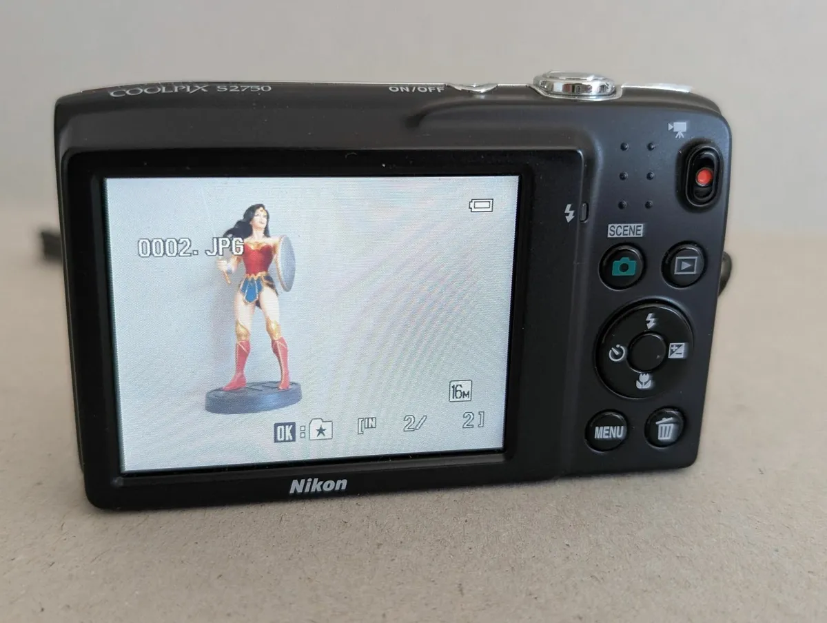 Nikon Coolpix S2750 - Like New, With Box - Image 2