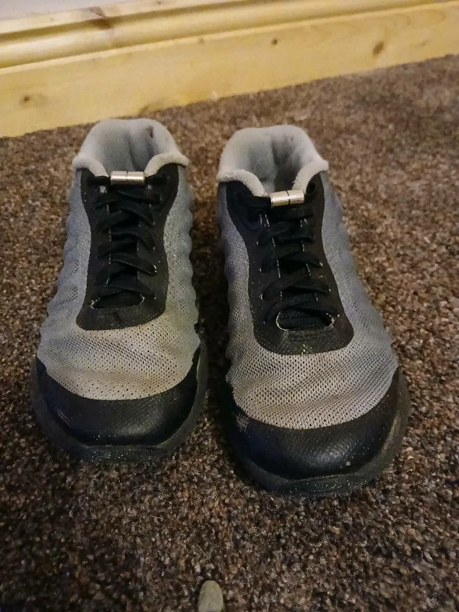Kids NIKE trainers size 1 / 33 - Image 1