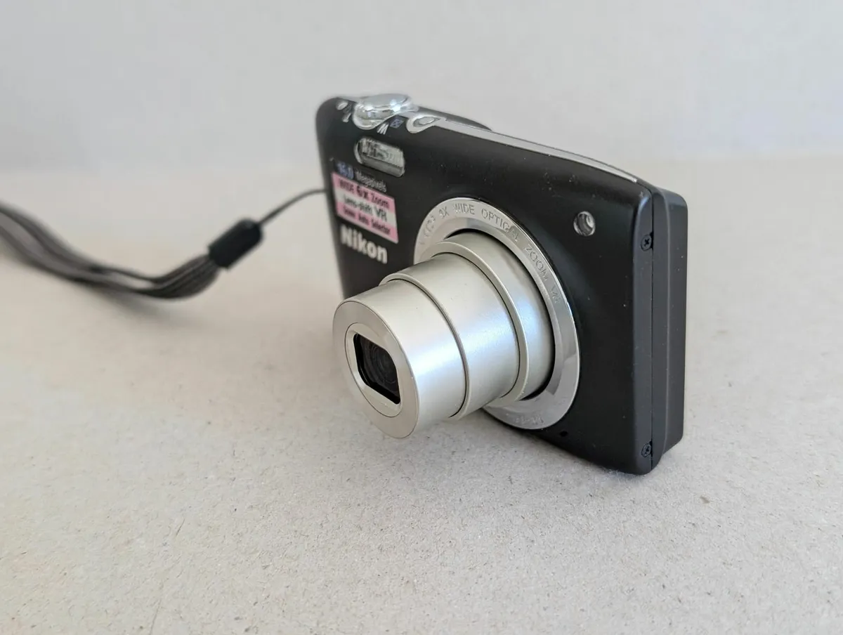 Nikon Coolpix S2750 - Like New, With Box - Image 4