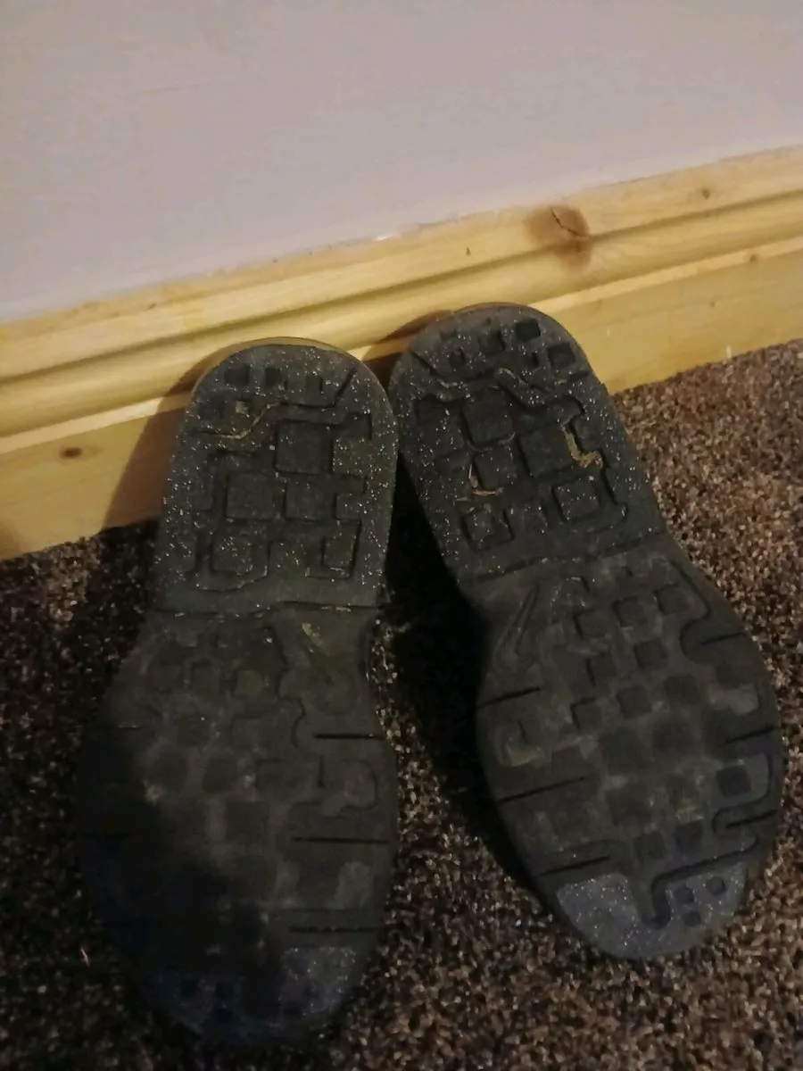 Kids NIKE trainers size 1 / 33 - Image 3