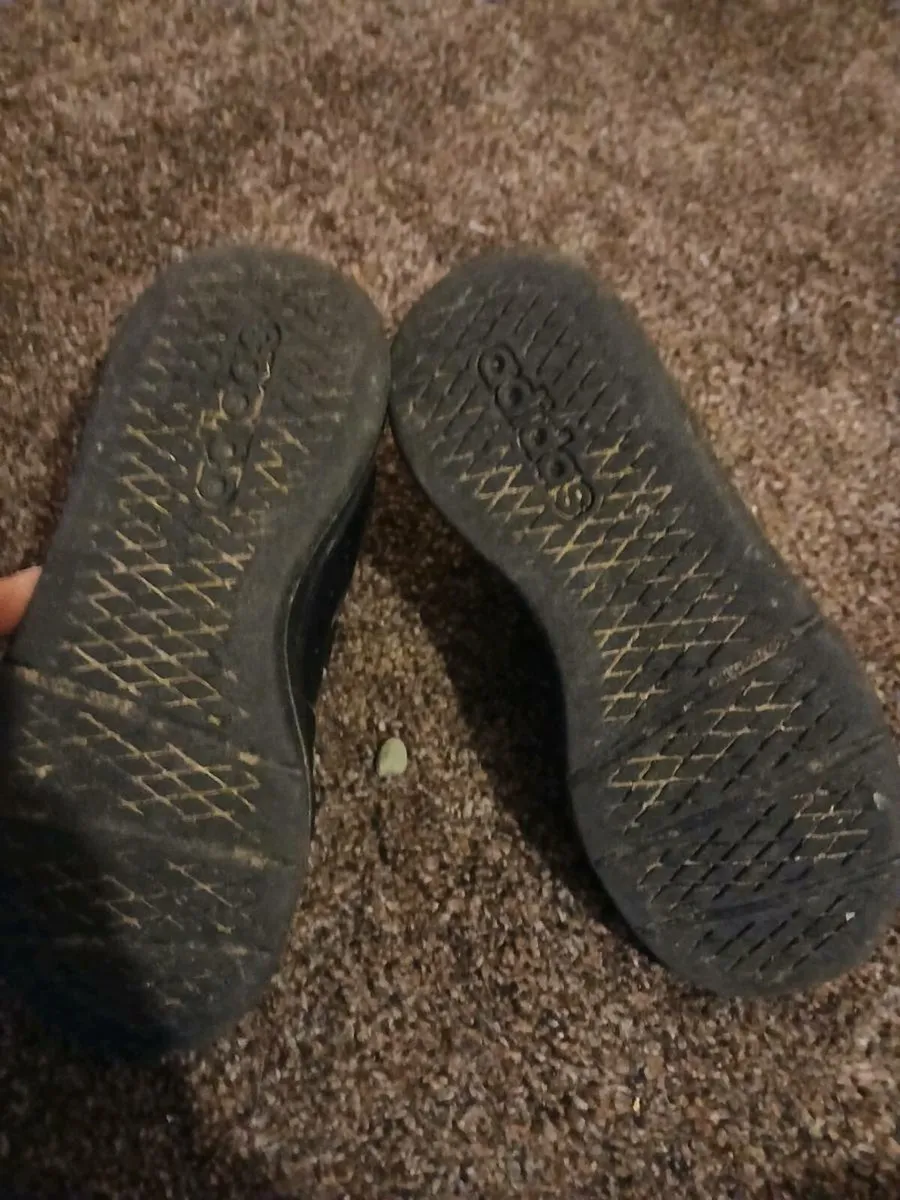 Kids ADIDAS trainer Size 13 / 31.5 - Image 2