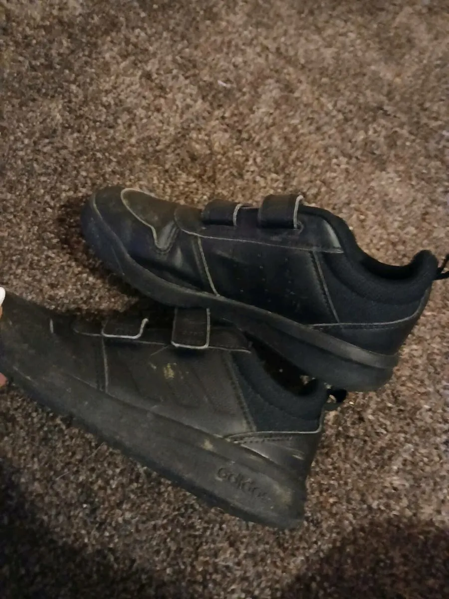 Kids ADIDAS trainer Size 13 / 31.5 - Image 3