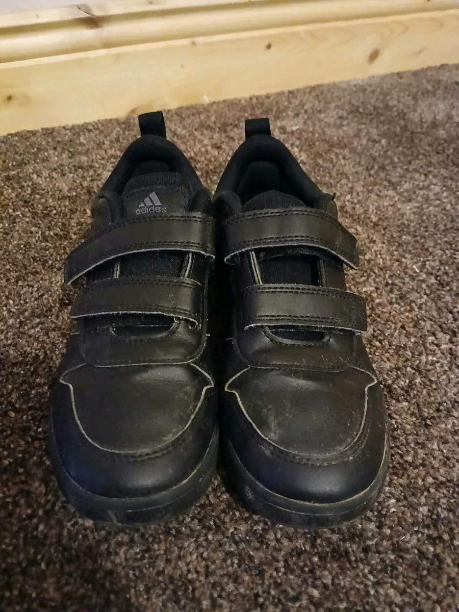 Kids ADIDAS trainer Size 13 / 31.5 - Image 1