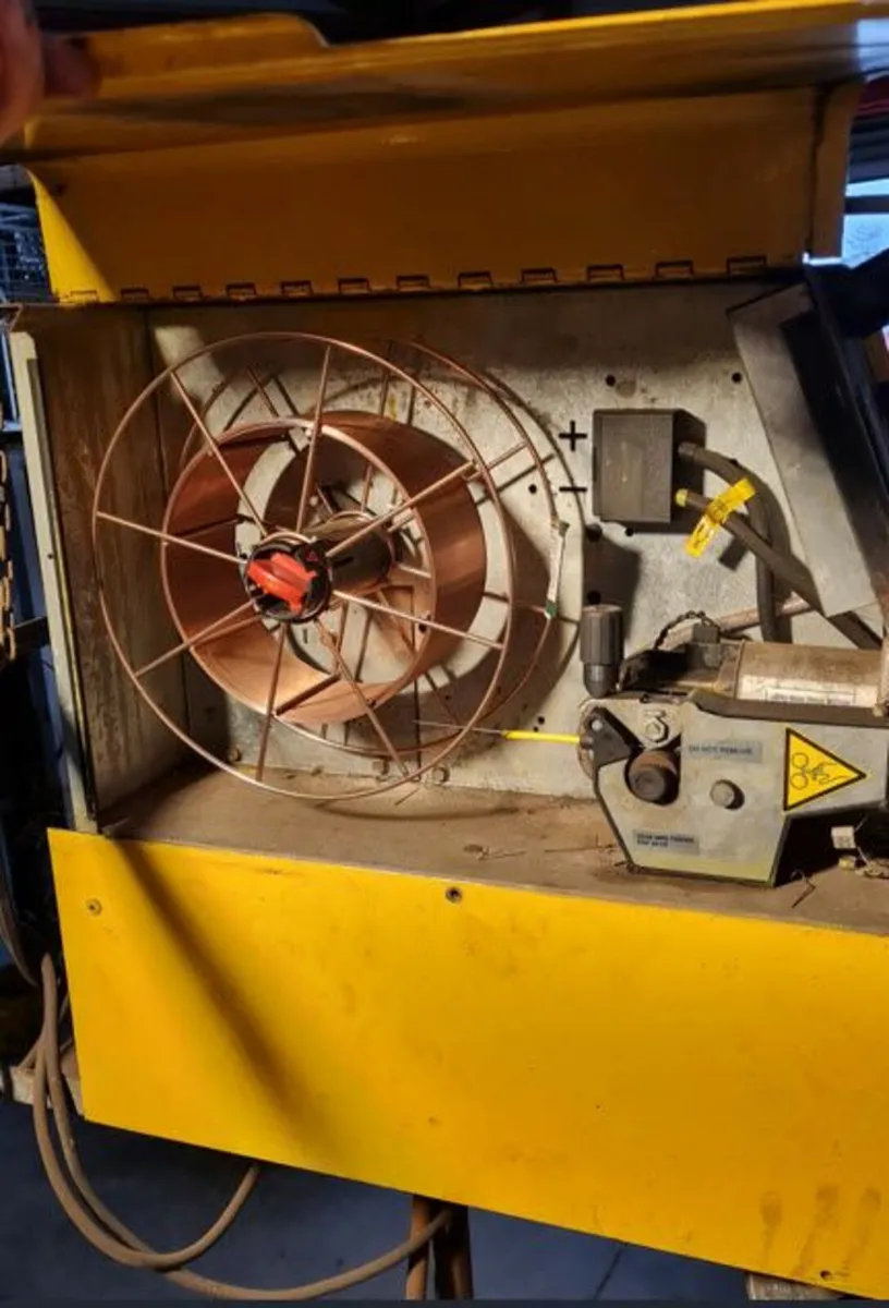 ESAB MIG WELDER - Image 2