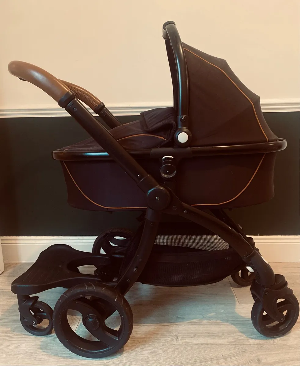 BLACK EGG STROLLER with carrycot and stroller - Image 1