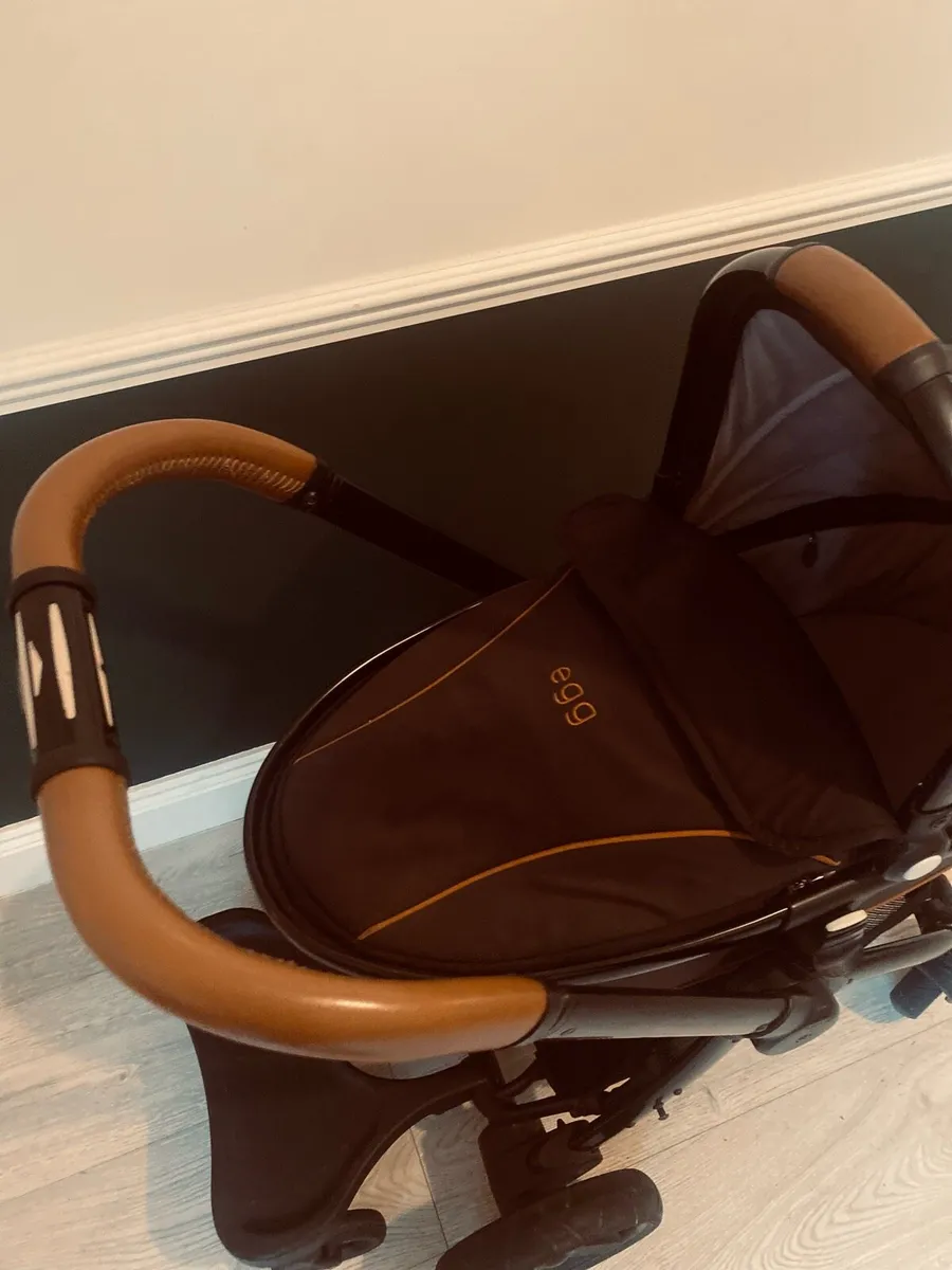 BLACK EGG STROLLER with carrycot and stroller - Image 3