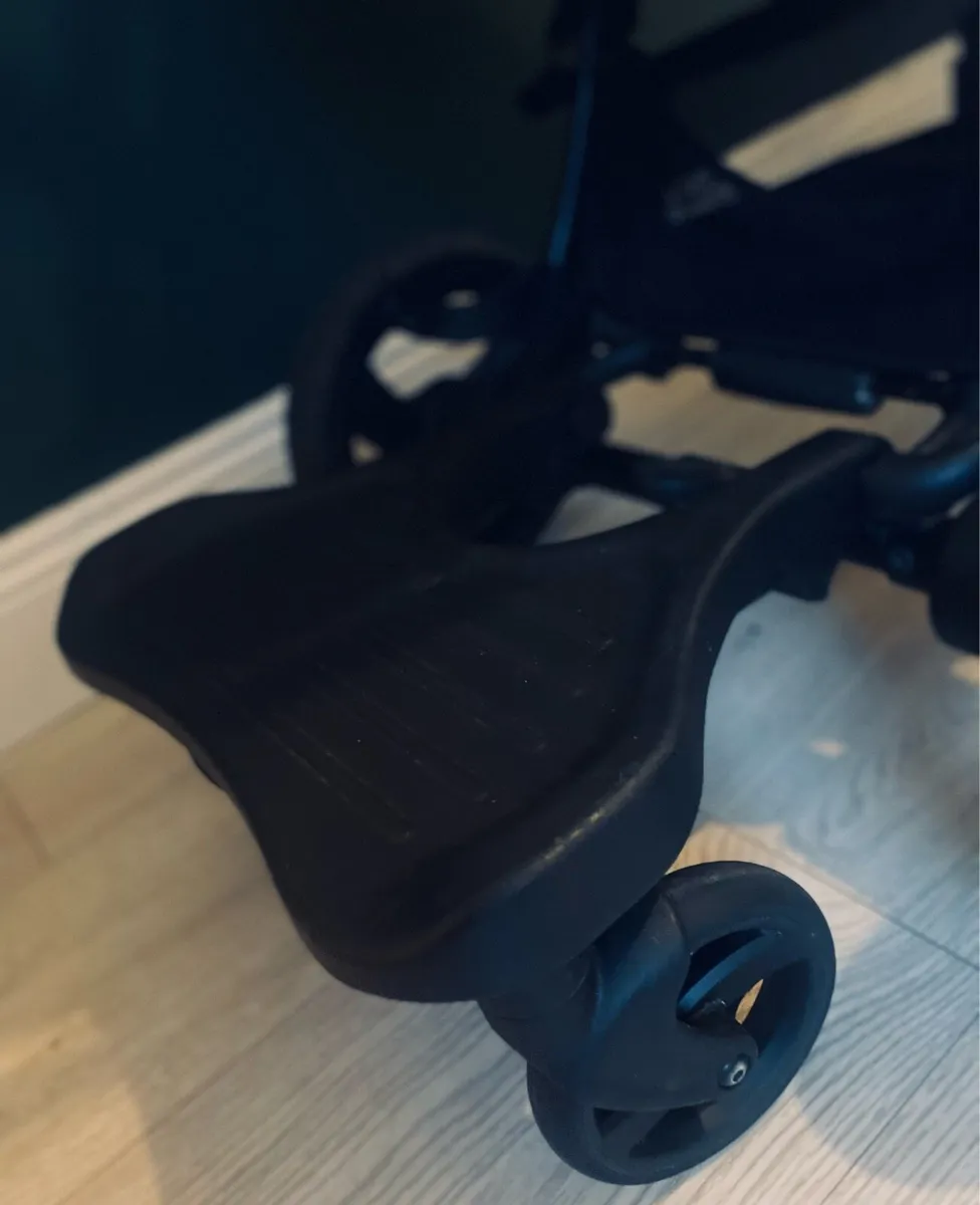 BLACK EGG STROLLER with carrycot and stroller - Image 4