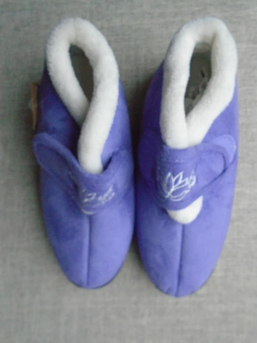 Ladies slippers new ,size 4. Gift - Image 1