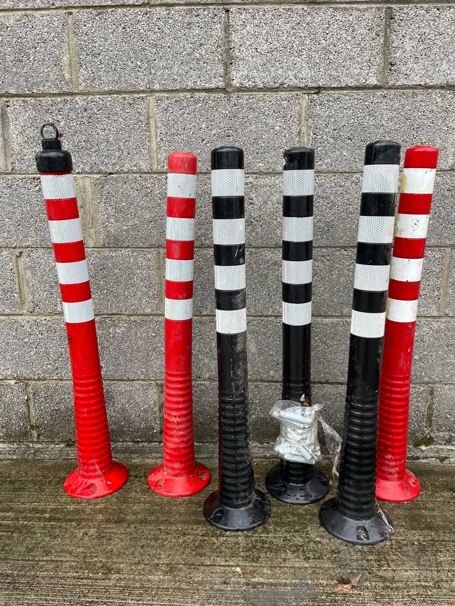 Bollard Past Flexible - Image 3
