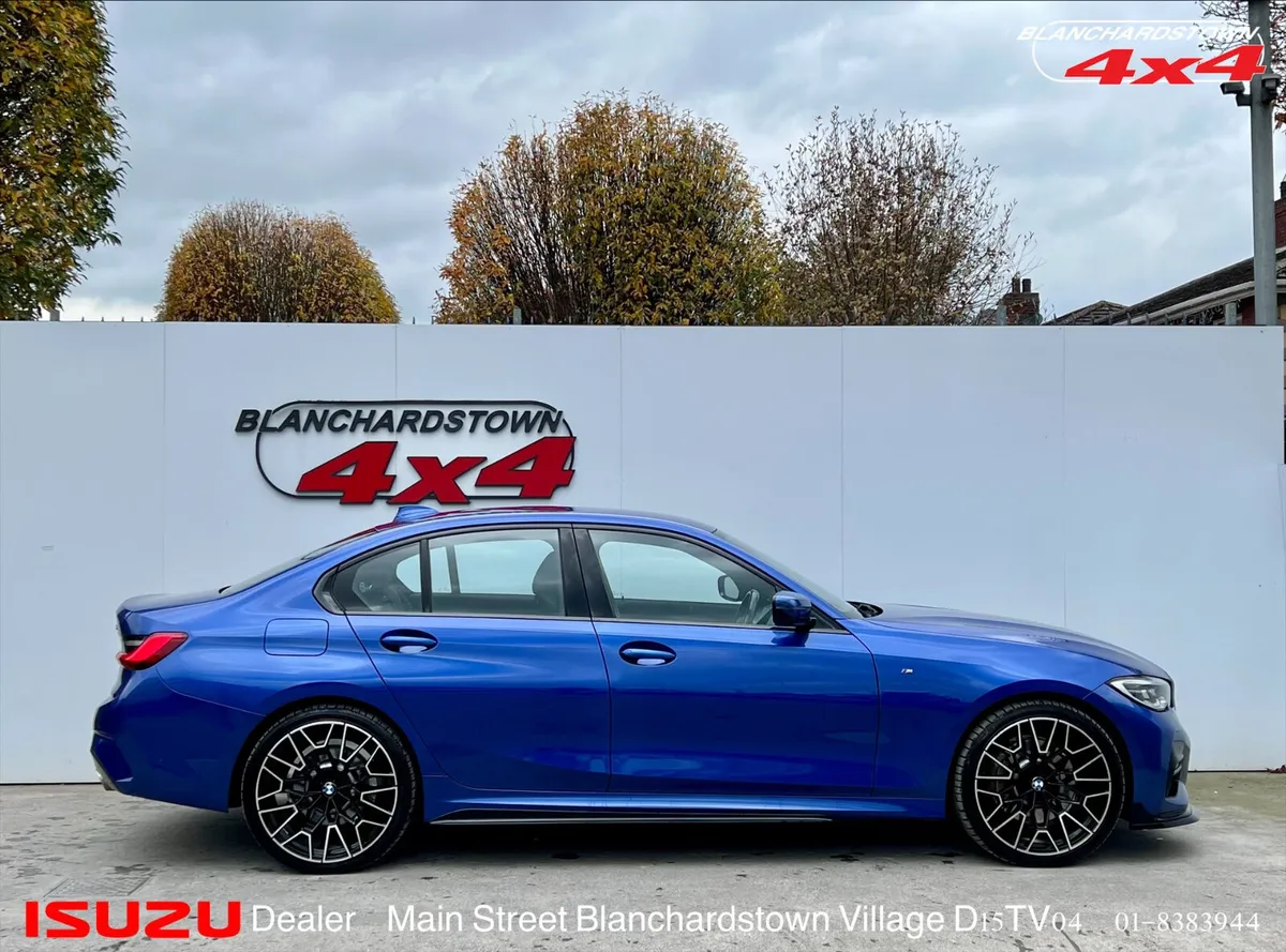 BMW 330e MSPORT PORTIMAO BLUE 300bhp STUNNING CAR - Image 4