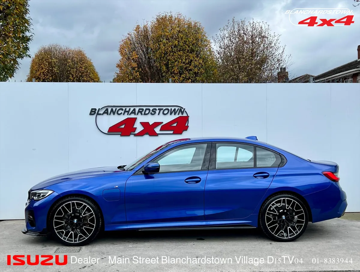 BMW 330e MSPORT PORTIMAO BLUE 300bhp STUNNING CAR - Image 3
