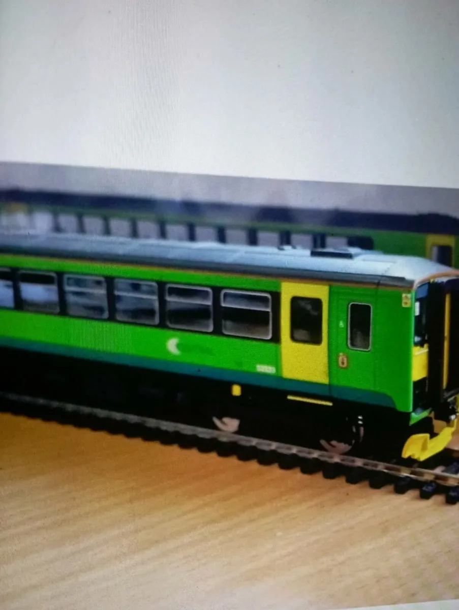 HORNBY  OO CENTRAL TRAINS  CLASS 153  DMU - Image 3