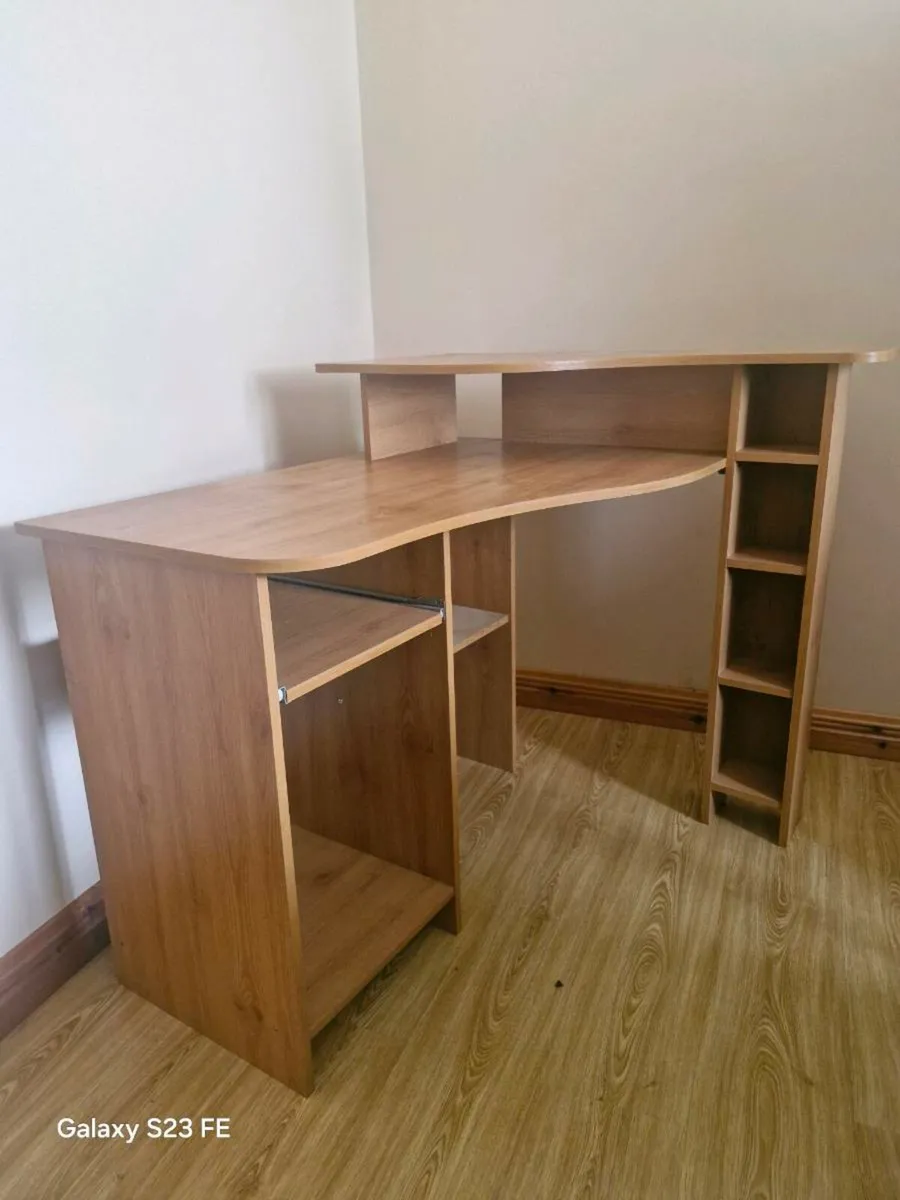 Office desk - Image 2