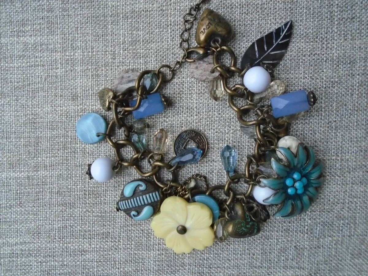 Charm bracelet,Jewellery, Bracelet - Image 1