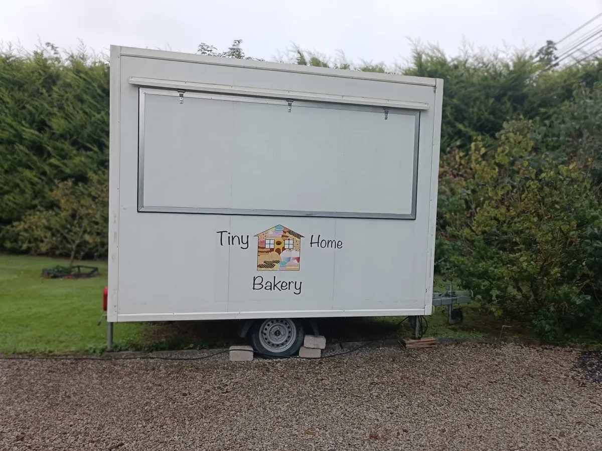 Trailer - Image 1