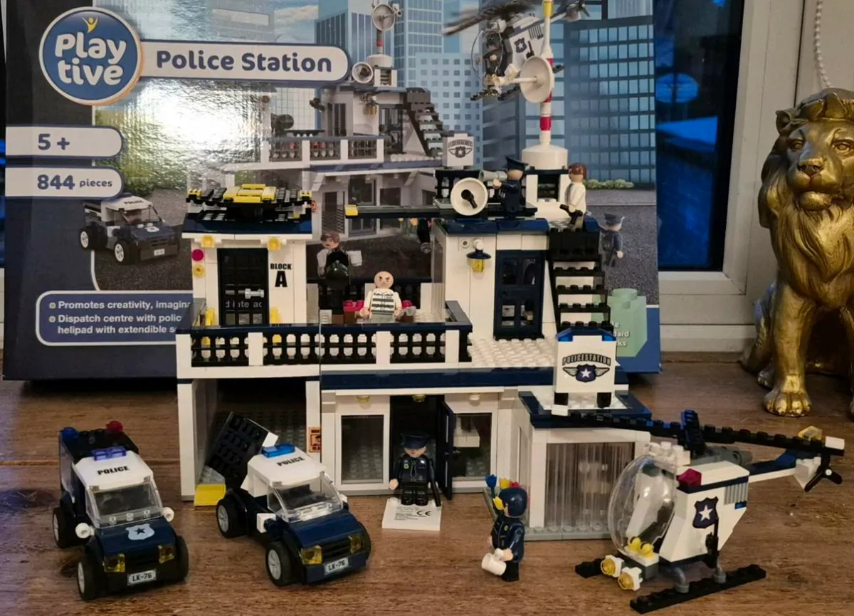 Lego Police Station Set - Image 1