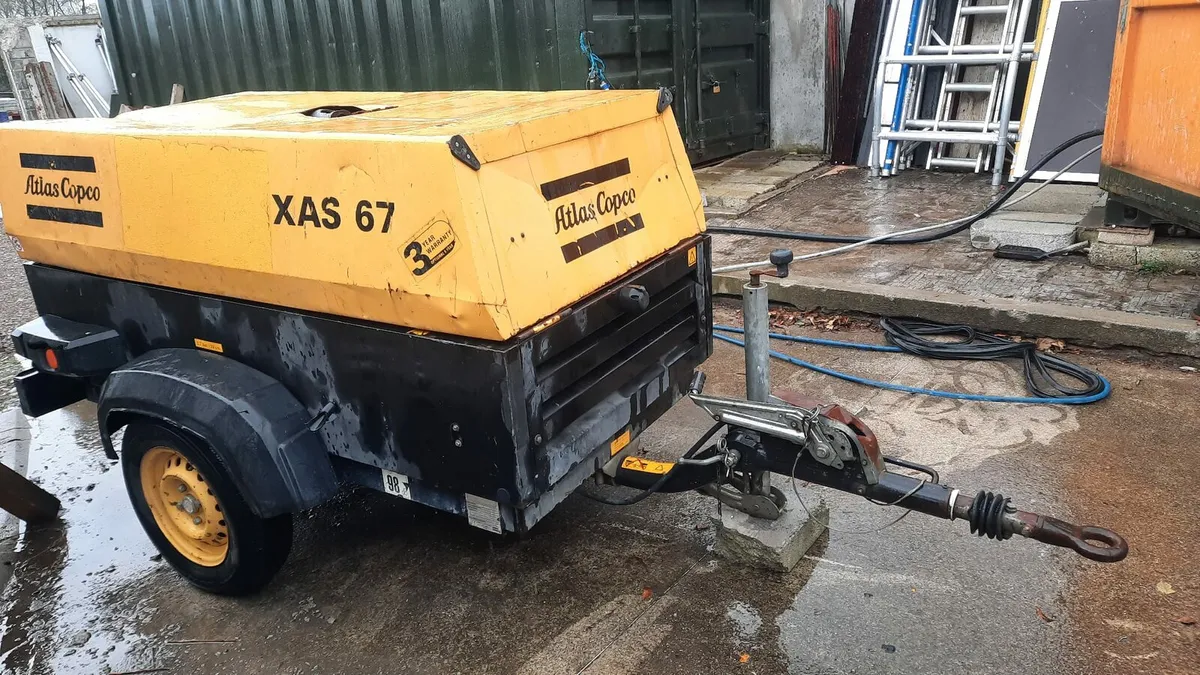 Diesel Road Compressor--like new 700hrs - Image 1