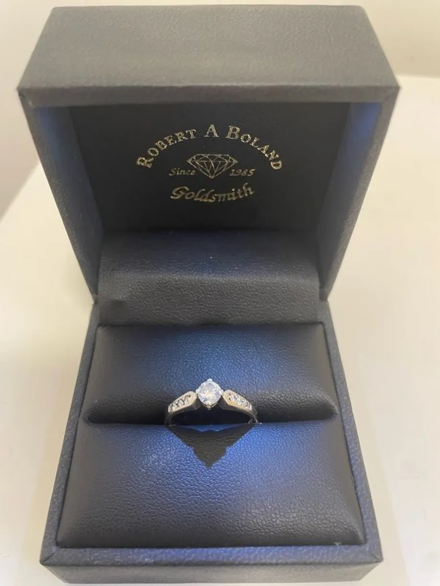 platinum diamond engagement ring - Image 1
