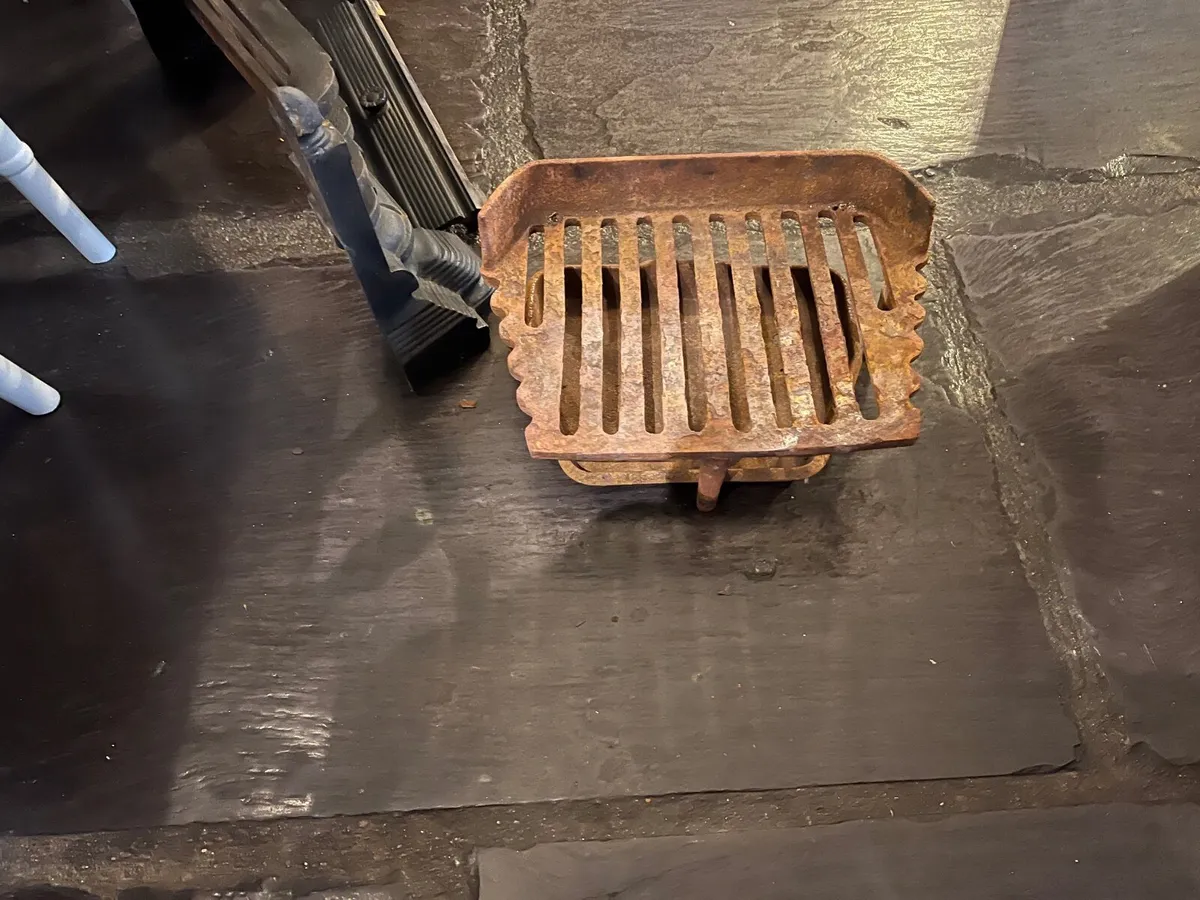 Fire Fender ,small grate, cast iron front insert - Image 2