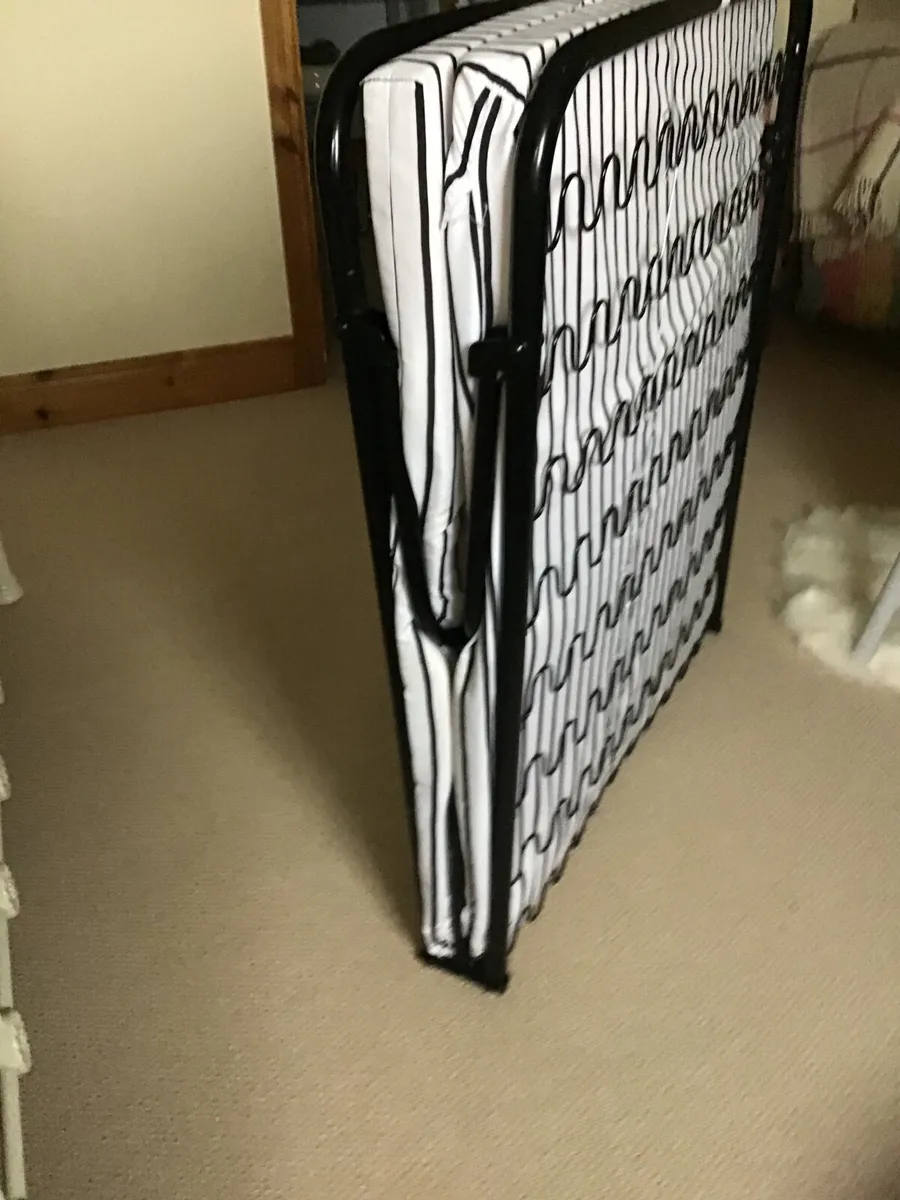 Folding single bed - Image 1