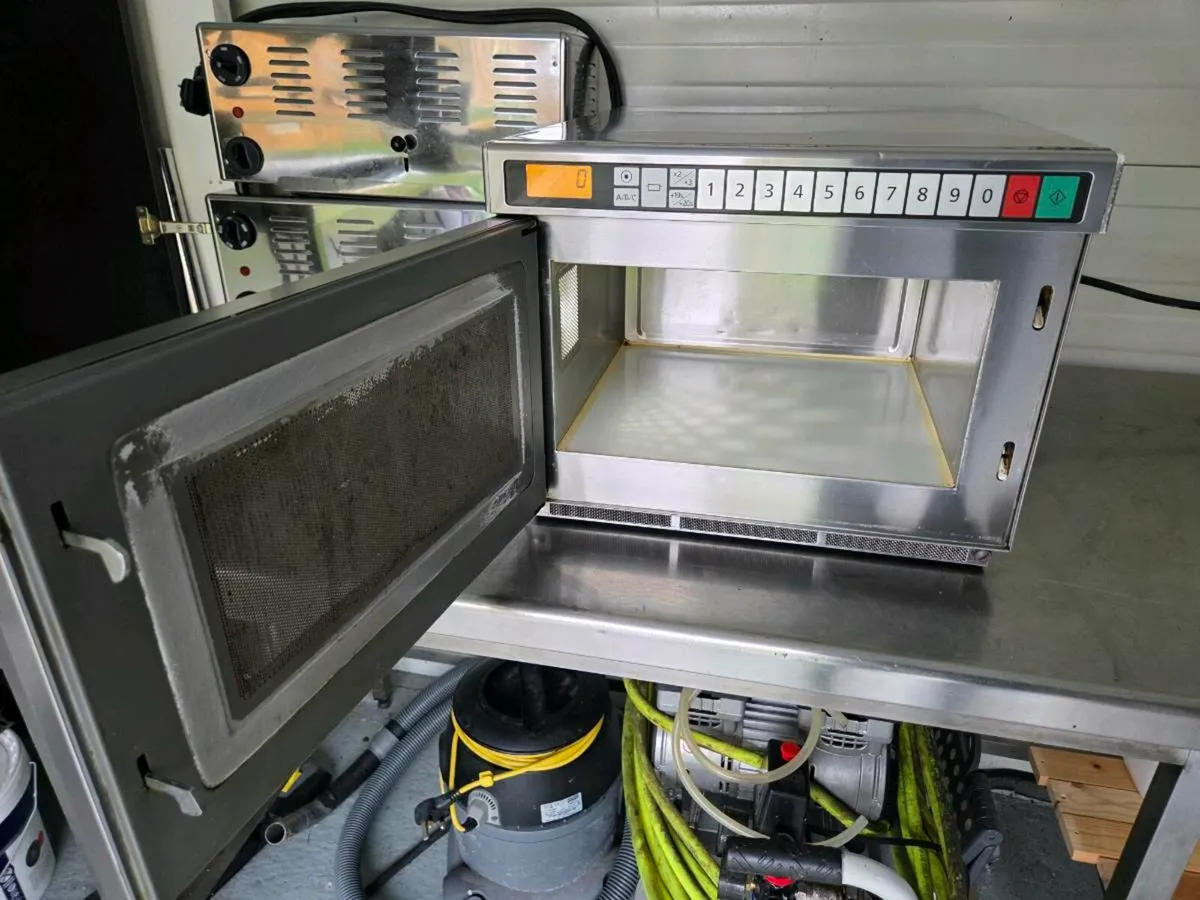 Panasonic commercial microwave - Image 4