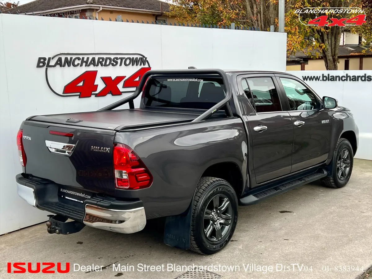 TOYOTA HILUX SR5 6MT DOUBLE CAB VAT QUALIFIED - Image 2