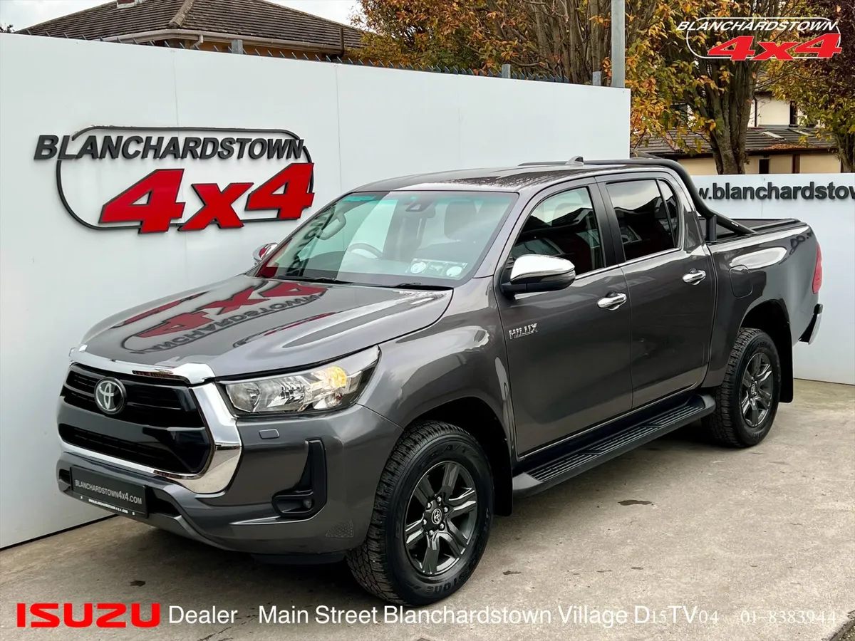 TOYOTA HILUX SR5 6MT DOUBLE CAB VAT QUALIFIED - Image 1