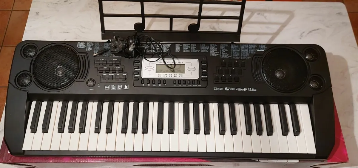 Keyboard  good as new very little use original pac - Image 1