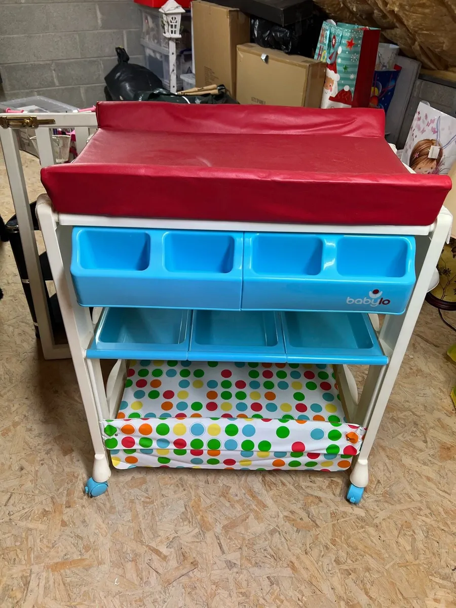 Baby changing unit - Image 1