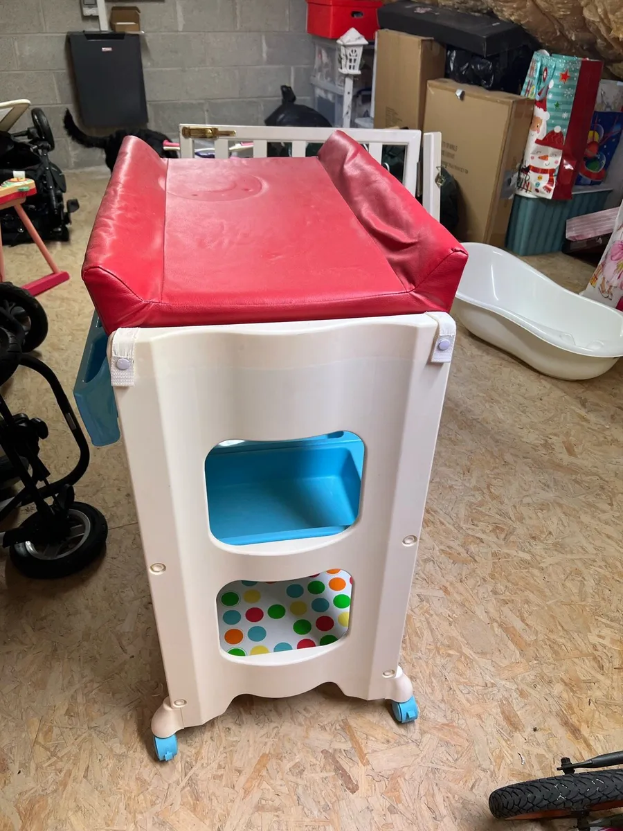 Baby changing unit - Image 2
