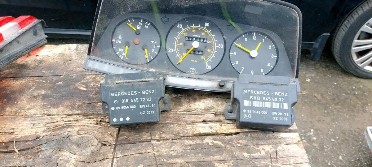 Mercedes W123/W102 Parts - Image 3