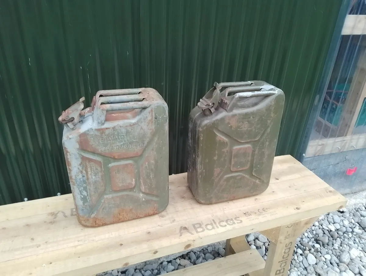 Jerry cans - Image 1