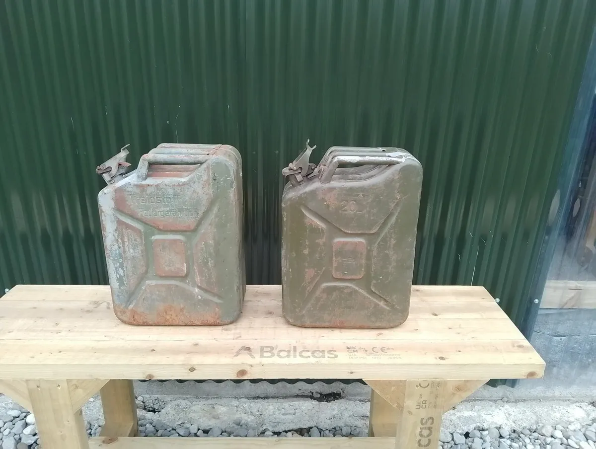Jerry cans - Image 2