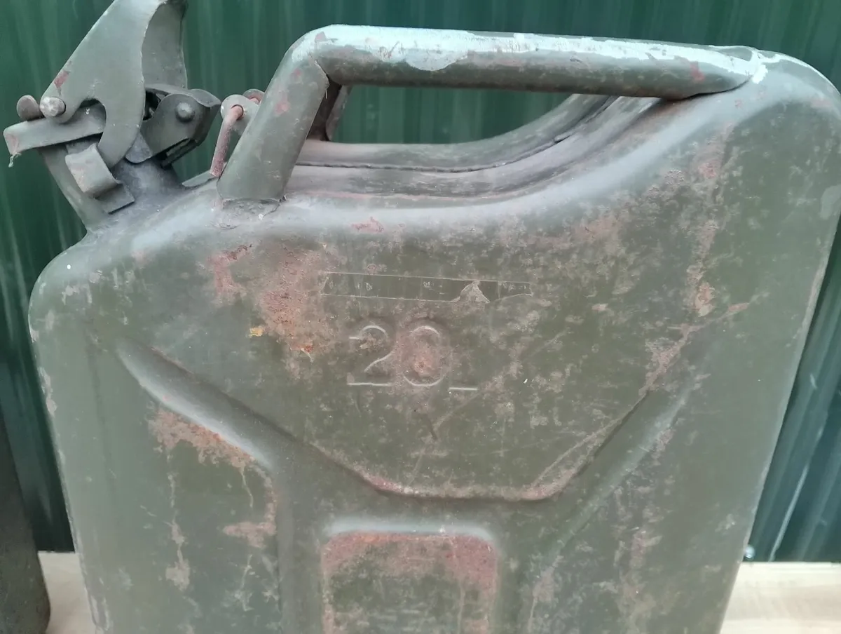 Jerry cans - Image 3