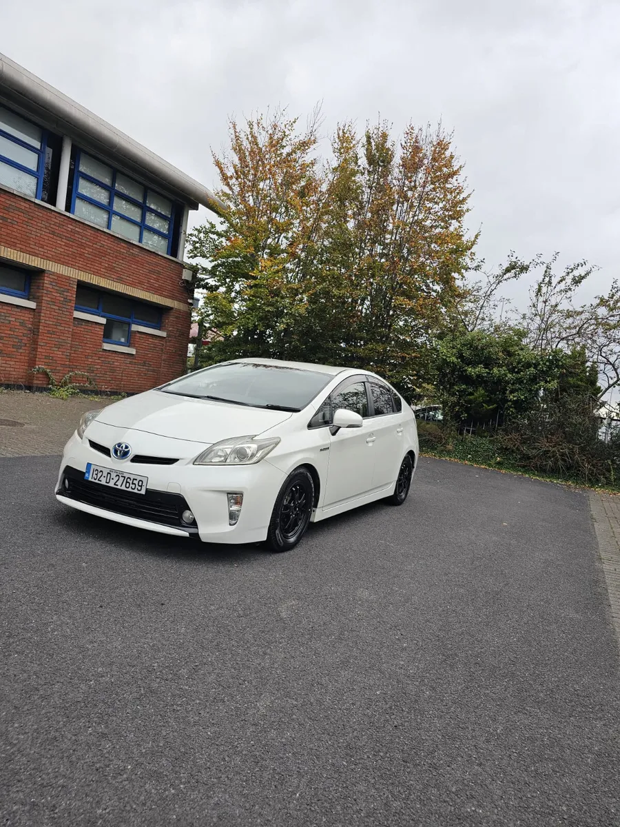Toyota Prius Hybrid 2013 Automatic - Image 3