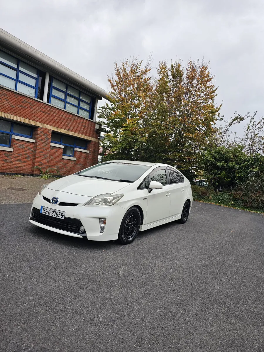Toyota Prius Hybrid 2013 Automatic - Image 2