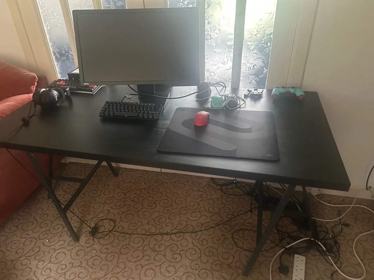 Large desk
