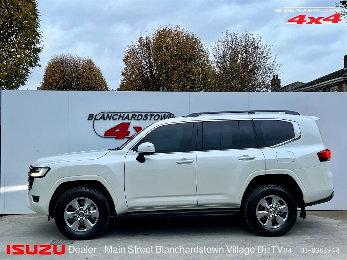 TOYOTA LAND CRUISER LC300 3.3 TwinTurbo V6 AMAZON - Image 3