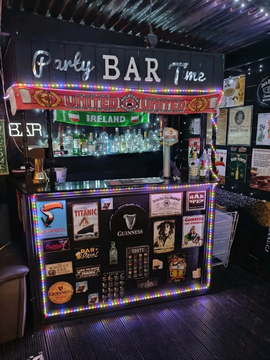 Bar and accessories - Image 1