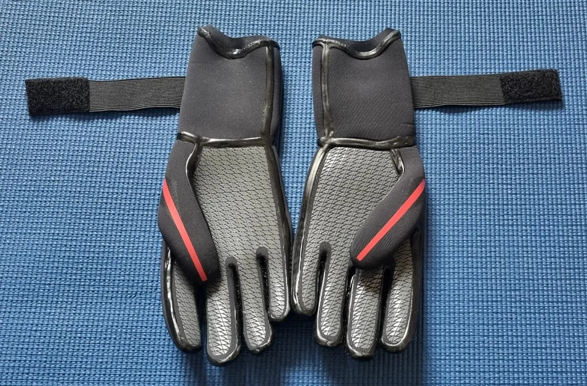 Swimming Gloves (Zone3 Neoprene Heat Tech 3.5mm) - Image 3