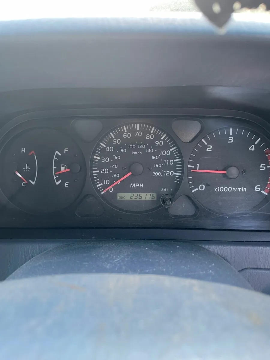 Toyota Land Cruiser 2001 - Image 2