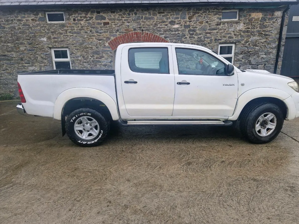 Toyota Hilux - Image 2