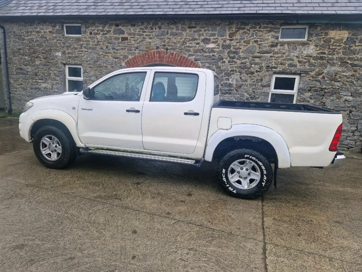 Toyota Hilux - Image 1